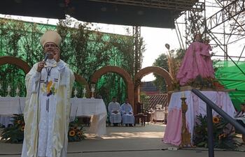 El Obispo de Benjamín Aceval, Amancio Benítez durante su homilía.