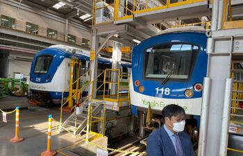 Foto de archivo: Una comitiva paraguaya conoció el sistema del tren de alta velocidad KTX de Corea del Sur, yendo desde Seúl a una ciudad del conurbano, como forma de conocer directamente la tecnología ferroviaria coreana, así como un tren ligero similar al que se instalará en Asunción, el Yongin Rapid Transit, viendo también la infraestructura y los talleres de mantenimiento y reparación de las locomotoras y vagones.