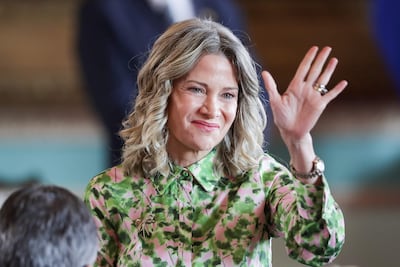 La embajadora de Paraguay ante el gobierno de los Estados Unidos, Estefanía Laterza de los Ríos, saluda durante la ceremonia de juramento de su cargo, inicios de este mes en Palacio de López. EFE/ Juan Pablo Pino.