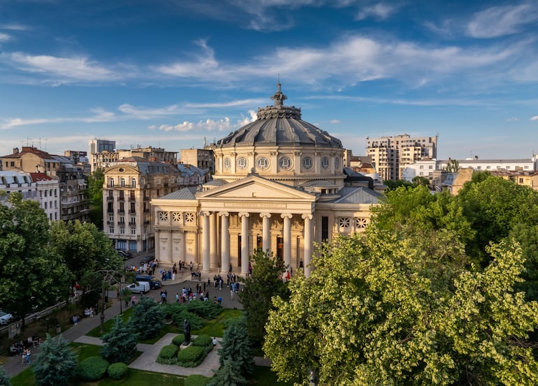 Ateneo rumano en Bucarest, Rumania, en la avenida Victoriei (Calea Victoriei).