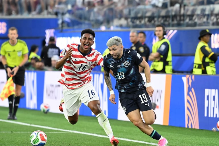 La Joya paraguaya, Julio Enciso intenta escparse de Alex Freeman.