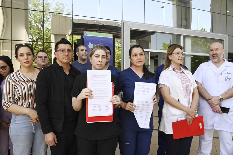 Médicos anestesiólogos del Hospital Ingavi exigen una carga horaria de 12 horas, tal como está estipulado por ley. 