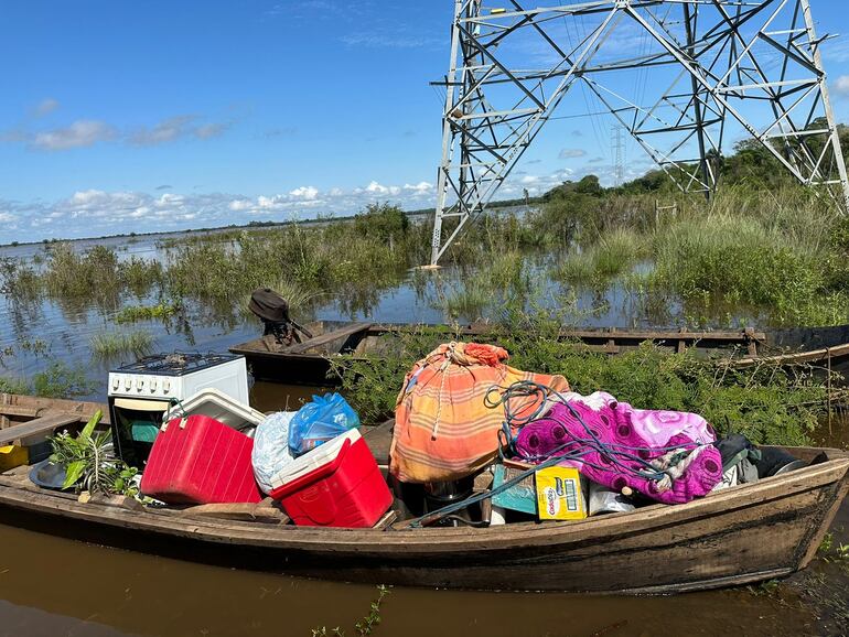 Evacuación pobladores de Puerto Carrizal en San Cosme y Damián.