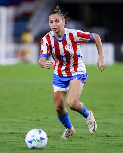 La delantera paraguaya Claudia Martínez Ovando (18 años), está llamada a ser una de las grandes figuras del certamen continental de selecciones.