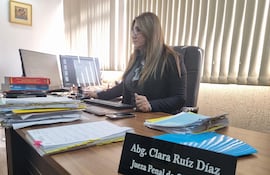 La jueza Clara Ruiz Díaz decretó la prisión preventiva del hombre que quemó a su pareja el sábado último en Santísima Trinidad. La víctima de la tentativa de feminicidio tiene quemaduras en el 85% del cuerpo.
