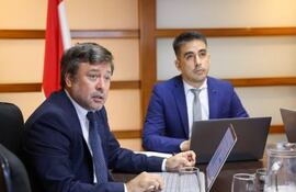 El gerente de Economía, Felipe González Soley, y el director general de Política Macro-Fiscal, Rolando Sapriza