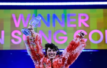 El cantante suizo Nemo, ganador de Eurovisión en 2024, renuncia a su trofeo en protesta por la participación de Israel en la edición de 2026