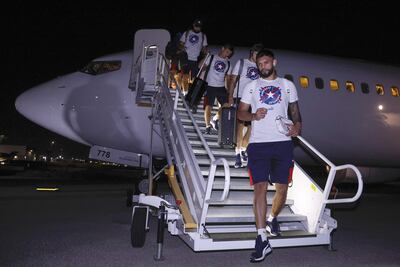 Omar Alderete (27), en la llegada de la delegación albirroja a Austin, Texas.