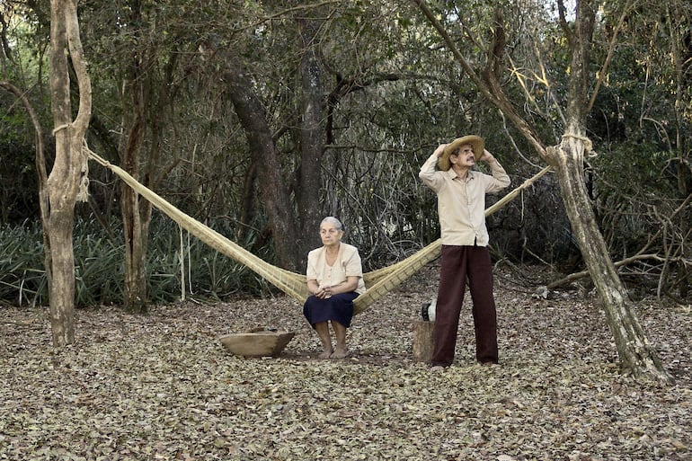 Georgina Genes y Ramón del Río en la película "Hamaca paraguaya", de Paz Encina.