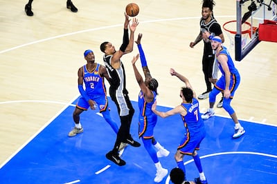 El gigante Victor Wembanyama fue clave para la victoria de los Spurs sobre los Thunder.