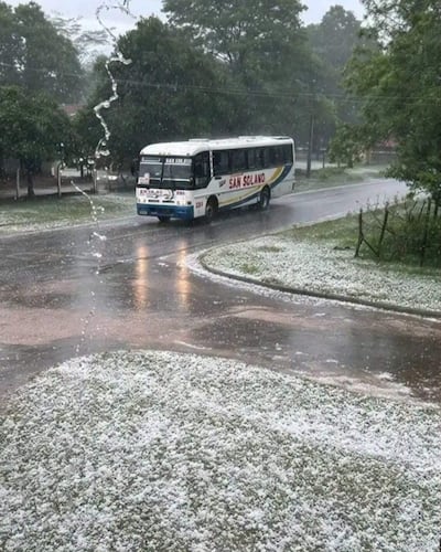 Un temporal acompañado de una intensa granizada afectó esta tarde a la localidad de San Solano Centro.