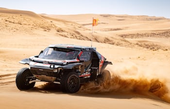 El Dacia Sandriders comandado por Nasser Al-Attiyah y Fabian Lurquin durante la etapa de hoy.