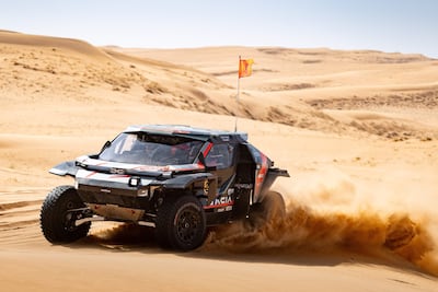 El Dacia Sandriders comandado por Nasser Al-Attiyah y Fabian Lurquin durante la etapa de hoy.