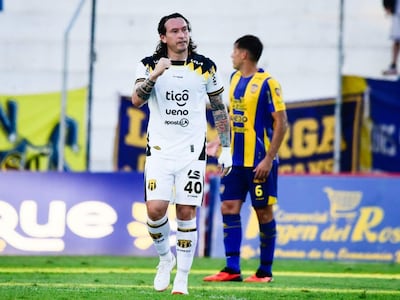 Fernando Fernández, futbolista de Guaraní, celebra un gol en el partido ante Sportivo Luqueño por la fecha 12 del torneo Clausura 2026 de la Primera División de Paraguay en el estadio Luis Salinas, en Itauguá, Paraguay.