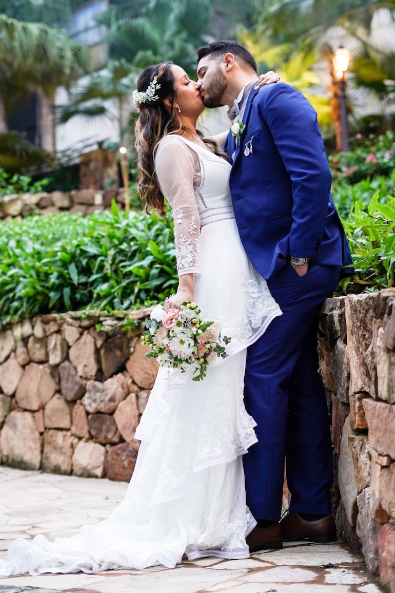 En la sesión de fotos demostrando su amor Cynthia y Cristián.