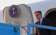 El Secretario de Estado de los Estados Unidos, Antony Blinken (C), desembarca en Tel Aviv.