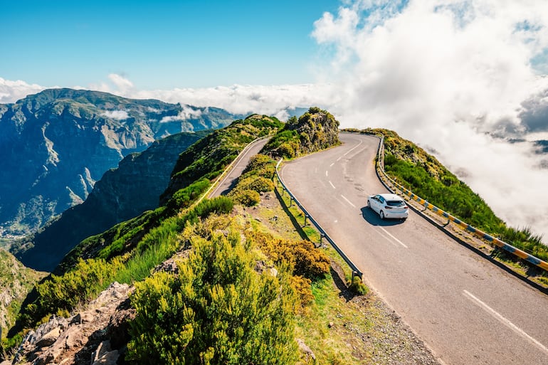 Vista desde el mirador de la ruta de Lombo do Mouro cerca de Sao Vicente, Isla de Madeira, Portugal.