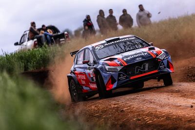 Con estos particulares paisajes se encontrarán los enviados por la FIA el próximo setiembre; arena colorada, característica de la zona itapúense, y el verde de las plantaciones, que hace el contraste.