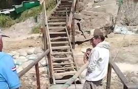 Aficionados a la pesca lograron capturar una raya de 90 kilos en el río Paraguay,zona de Mburica distrito de Tacuaras,departamento de Ñeembucú.