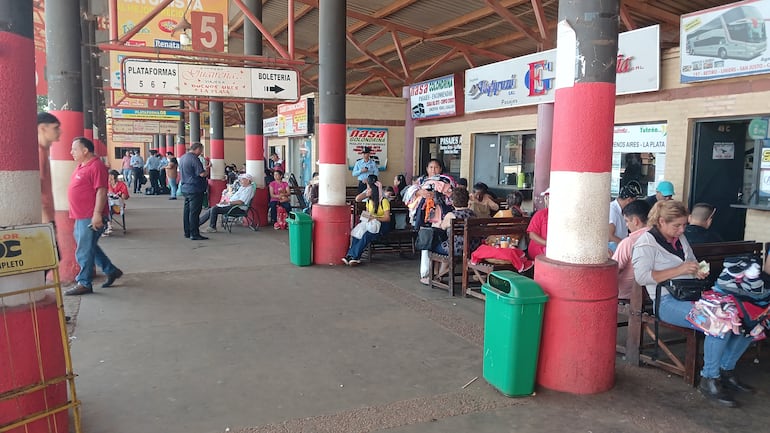 Pasajeros denunciaron aumento de precio de pasajes en coincidencia con la Semana Santa.