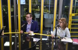 El presidente de la Agencia Nacional de Evaluación y Acreditación de la Educación Superior (Aneaes), doctor José Duarte Penayo y Adriana Pesoa, Directora Ejecutiva.