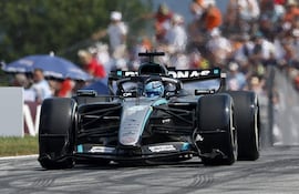 El piloto de Mercedes, el inglés George Russell, que logró una "pole position" muy cuestionada ayer, tuvo una gran performance hoy y se llevó una gran victoria.