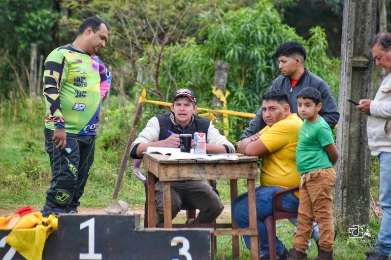 Momento de pausa en la competencia.