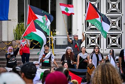 Manifestantes pro palestinos se manifiestan en apoyo de Gaza y el Líbano para conmemorar un año de la guerra entre Hamás e Israel en Orlanda, Florida, el 5 de octubre de 2024.