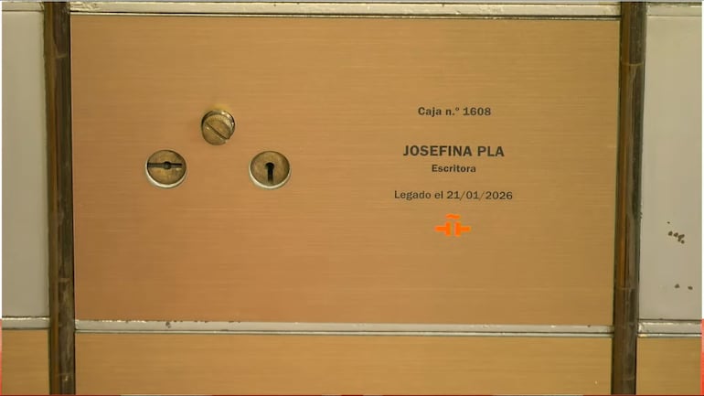 Vista frontal de la caja 1608 que resguarda ahora parte del legado de Josefina Plá.