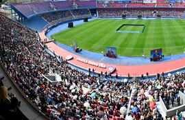 Más de 28.000 personas se congregan desde esta mañana en la asamblea mundial de los Testigos de Jehová, en La Nueva Olla de Barrio Obrero, Asunción.