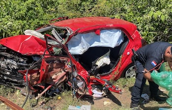 Así quedó el vehículo en el que iban el niño y los adultos que fallecieron a causa del accidente en la ruta Luque-San Bernardino.
