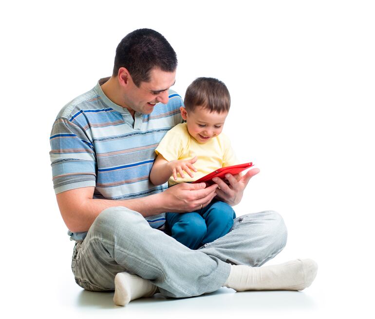 “Dentro de este mundo digital hay muchas herramientas que los progenitores pueden utilizar para que su hijo, además de entretenerse, pueda desarrollar sus habilidades cognitivas con juegos didácticos por ejemplo”.