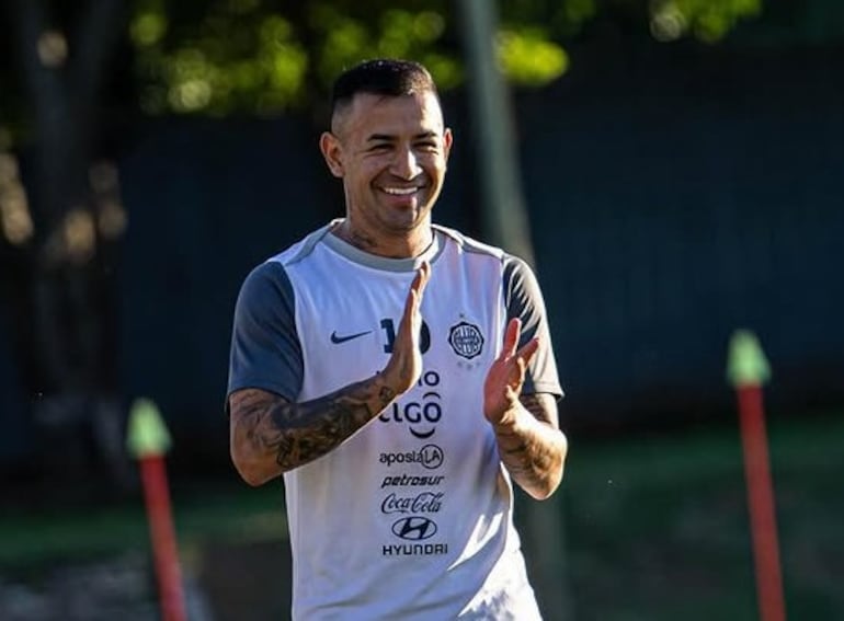 Derlis Alberto González Galeano (32 años), delantero de Olimpia.