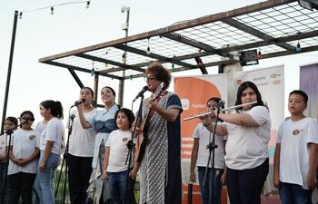 El evento de lanzamiento contó con la actuación de Purahéi Soul y artistas invitados.