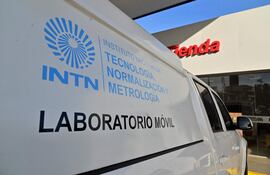 El INTN cuenta con laboratorio móvil para realizar las verificaciones en las estaciones de servicio.