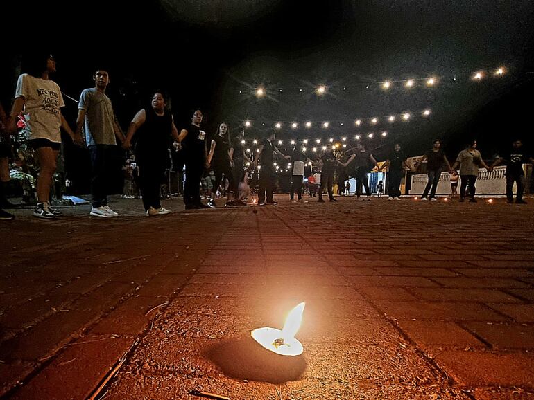 Currusú Rapé en Yaguarón con el elenco de teatro YARA, dirigido por Genn Servin y organizado por la Municipalidad.