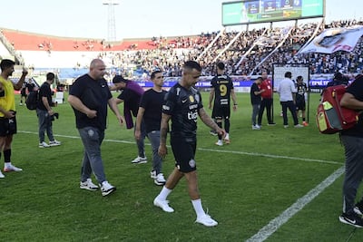 Derlis González, futbolista de Olimpia, sufrió una lesión en el calentamiento previo a ingresar al partido frente a San Lorenzo por la fecha 11 del torneo Clausura 2026 de la Primera División de Paraguay en el estadio Defensores del Chaco, en Asunción, Paraguay.