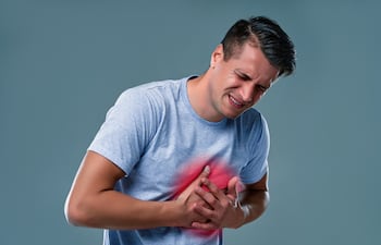 Hombre sufre un infarto de miocardio.