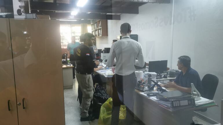 Allanamiento en la Facultad de Arquitectura de la UNA.