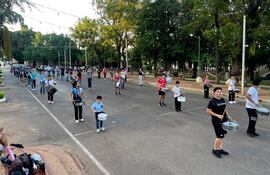 Los estudiantes de diferentes instituciones educativas se están preparando para el desfile cívico-estudiantil que se realizará el próximo martes.