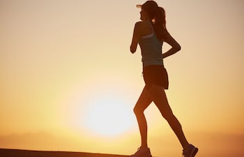 Salir a correr sin desayunar.
