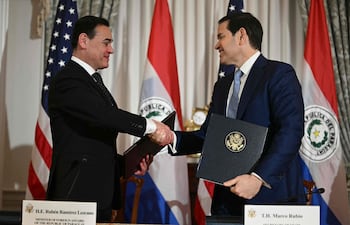 El ministro de Relaciones Exteriores, Rubén Lezcano y el Secretario de Estado de los Estados Unidos, Marco Rubio tras la firma del acuerdo militar SOFA.