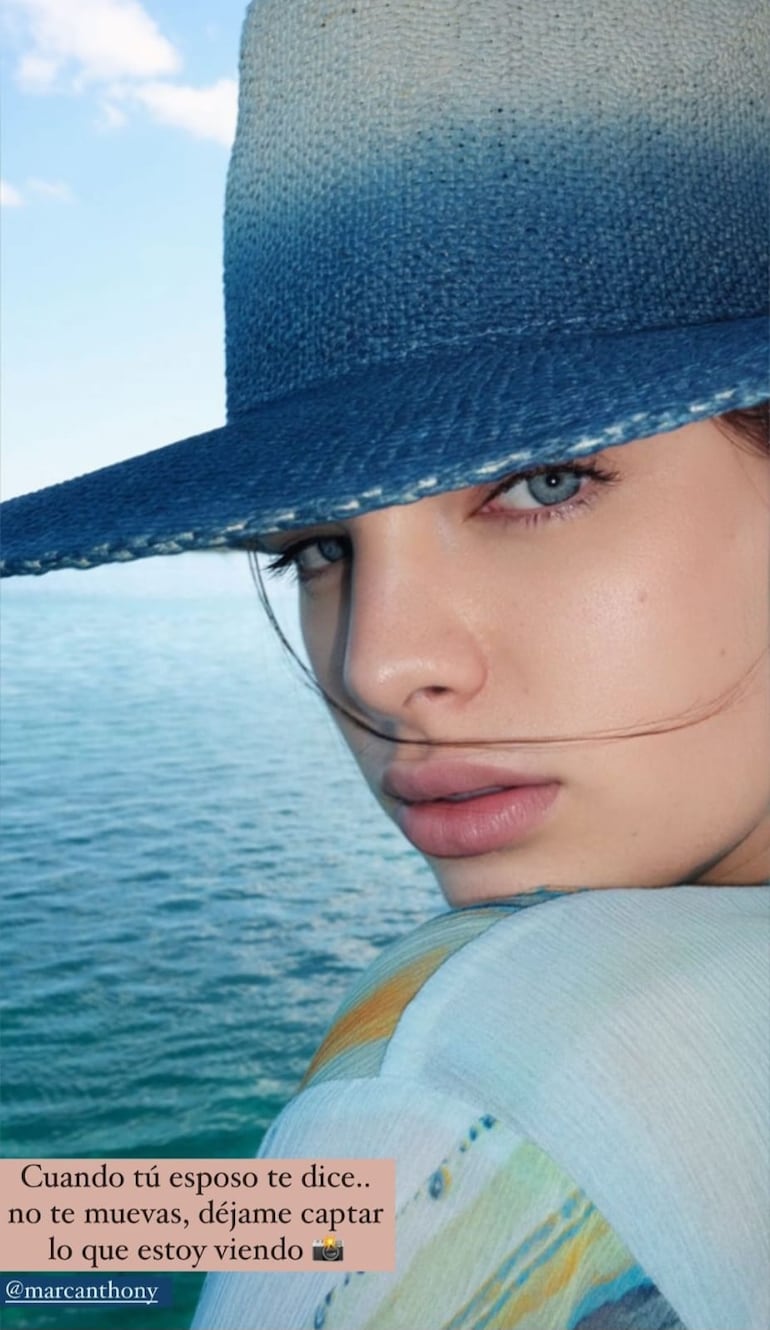 Nadia Ferreira posó para el cumpleañero Marc Anthony. (Captura de la historia de Instagram de Nadia Ferreira)