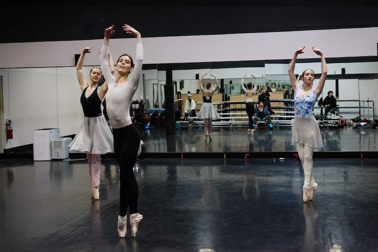 Las bailarinas del Ballet Theater of Maryland durante uno de los ensayos del cuadro coreográfico.