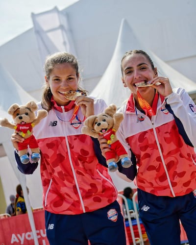 Las voleibolistas Denisse Jemima Álvarez (20 años) y Fiorella Ayelen Núñez (21) conquistaron la última medalla de oro para el Team Paraguay.