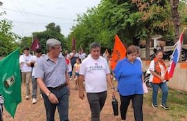 Ermo Rodríguez; el candidato a intendente de Itá por la tercera fuerza Luis Alberto Ruíz y la senadora Esperanza Martínez.