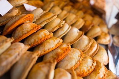 Bandeja con empanadas.