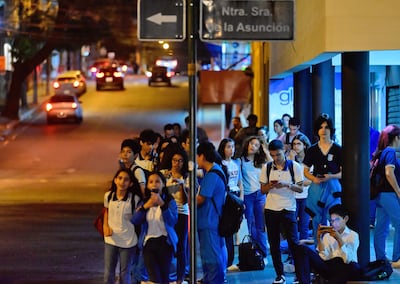 Regulada de buses deja en la calle a miles de pasajeros.