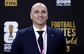 El entrenador de la selección nacional de fútbol de Portugal, Roberto Martínez, llega para el Sorteo Final de la Copa Mundial de la FIFA 2026 en el Kennedy Center en Washington D.C.