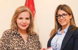La senadora Lilian Samaniego y la abogada Alejandra Peralta Merlo.